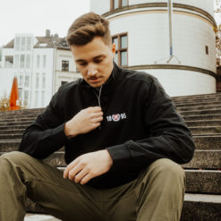 Alternative view of Half-Zip: 1895 Löwe